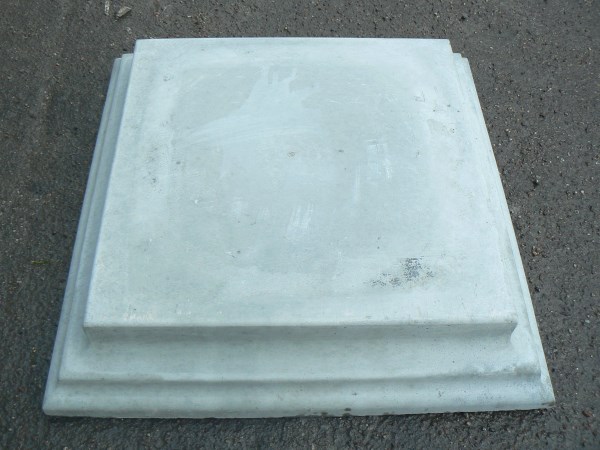 Характеристики: Ширина: 500 мм Длина: 750 мм Вес: 45 кг Материал: бетон Единица измерения: шт.